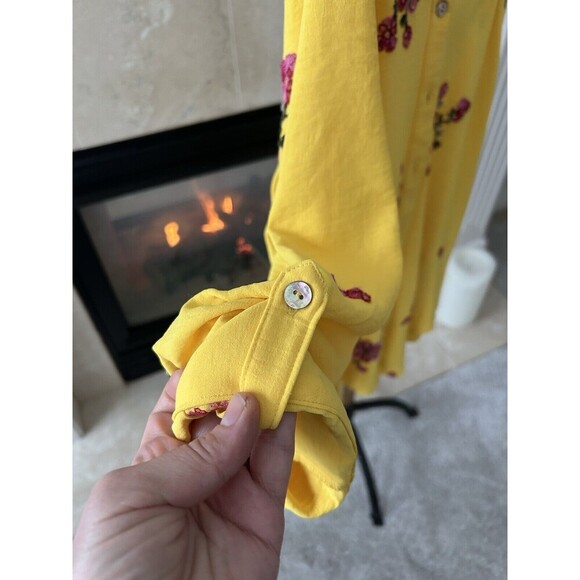 FIG AND FLOWER Plus Size 2X Yellow Embroidered Floral Roll Up-Long Sleeve Shirt - Picture 5 of 7